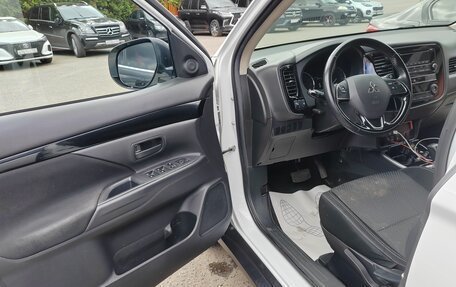Mitsubishi Outlander III рестайлинг 3, 2018 год, 1 800 000 рублей, 12 фотография