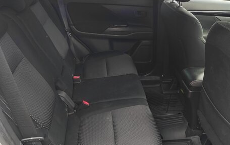 Mitsubishi Outlander III рестайлинг 3, 2018 год, 1 800 000 рублей, 10 фотография