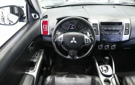 Mitsubishi Outlander III рестайлинг 3, 2010 год, 1 049 900 рублей, 12 фотография