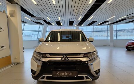 Mitsubishi Outlander III рестайлинг 3, 2020 год, 1 890 000 рублей, 3 фотография