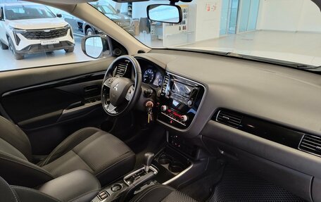 Mitsubishi Outlander III рестайлинг 3, 2020 год, 1 890 000 рублей, 7 фотография