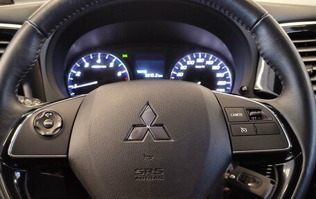Mitsubishi Outlander III рестайлинг 3, 2020 год, 1 890 000 рублей, 14 фотография