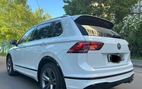 Volkswagen Tiguan II, 2018 год, 2 400 000 рублей, 4 фотография