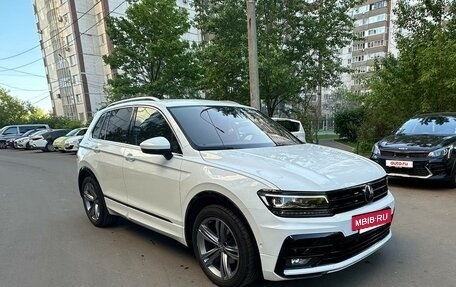 Volkswagen Tiguan II, 2018 год, 2 400 000 рублей, 3 фотография
