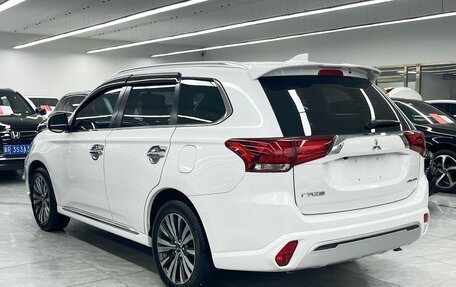 Mitsubishi Outlander III рестайлинг 3, 2023 год, 2 130 005 рублей, 5 фотография