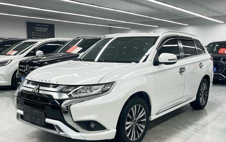 Mitsubishi Outlander III рестайлинг 3, 2023 год, 2 130 005 рублей, 1 фотография