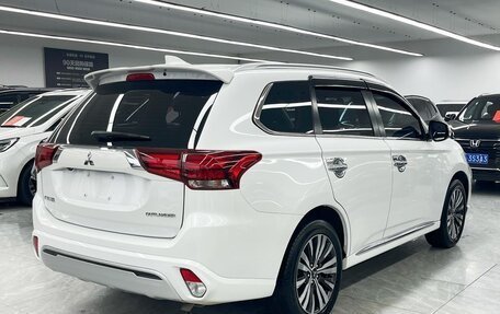 Mitsubishi Outlander III рестайлинг 3, 2023 год, 2 130 005 рублей, 6 фотография