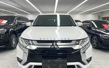 Mitsubishi Outlander III рестайлинг 3, 2023 год, 2 130 005 рублей, 2 фотография