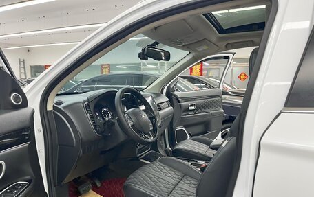 Mitsubishi Outlander III рестайлинг 3, 2023 год, 2 130 005 рублей, 8 фотография