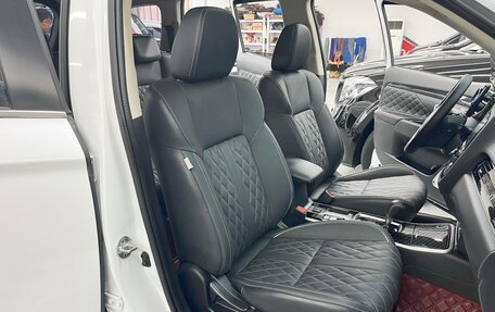 Mitsubishi Outlander III рестайлинг 3, 2023 год, 2 130 005 рублей, 9 фотография
