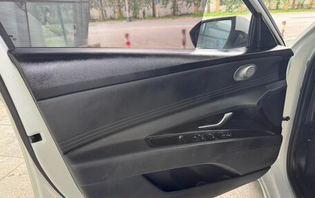 Hyundai Elantra, 2022 год, 1 300 005 рублей, 10 фотография