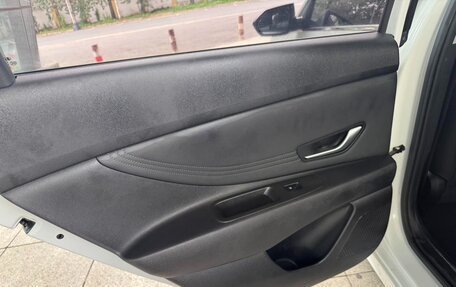 Hyundai Elantra, 2022 год, 1 300 005 рублей, 13 фотография