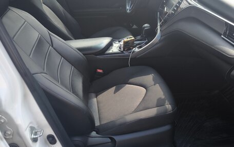 Toyota Camry, 2019 год, 1 650 000 рублей, 6 фотография