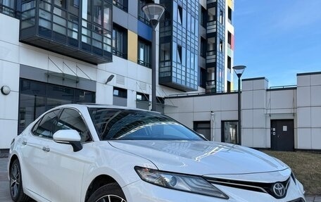 Toyota Camry, 2022 год, 3 550 000 рублей, 1 фотография