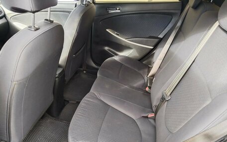 Hyundai Solaris II рестайлинг, 2013 год, 630 000 рублей, 14 фотография