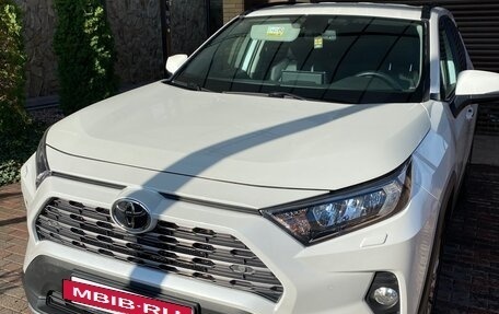 Toyota RAV4, 2019 год, 2 650 000 рублей, 4 фотография