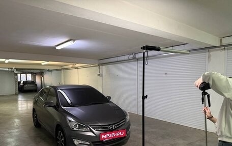 Hyundai Solaris II рестайлинг, 2015 год, 1 000 000 рублей, 2 фотография