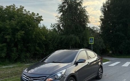 Hyundai Solaris II рестайлинг, 2015 год, 1 000 000 рублей, 3 фотография