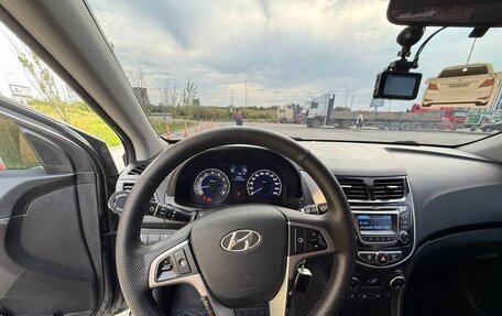 Hyundai Solaris II рестайлинг, 2015 год, 1 000 000 рублей, 12 фотография