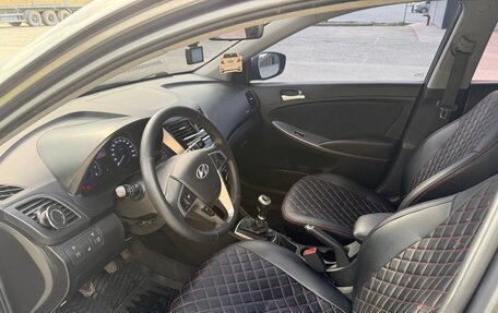 Hyundai Solaris II рестайлинг, 2015 год, 1 000 000 рублей, 14 фотография