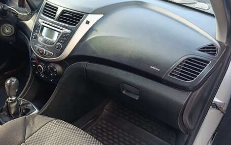 Hyundai Solaris II рестайлинг, 2013 год, 600 000 рублей, 4 фотография
