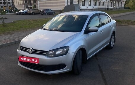 Volkswagen Polo VI (EU Market), 2011 год, 365 000 рублей, 2 фотография