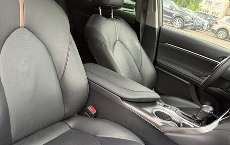 Toyota Camry, 2022 год, 3 550 000 рублей, 7 фотография