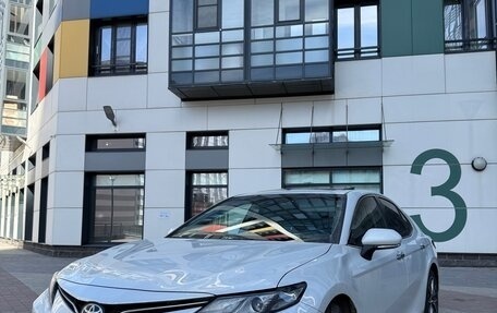 Toyota Camry, 2022 год, 3 550 000 рублей, 2 фотография