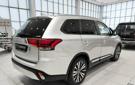 Mitsubishi Outlander III рестайлинг 3, 2020 год, 2 550 000 рублей, 9 фотография