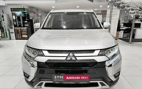 Mitsubishi Outlander III рестайлинг 3, 2020 год, 2 550 000 рублей, 4 фотография