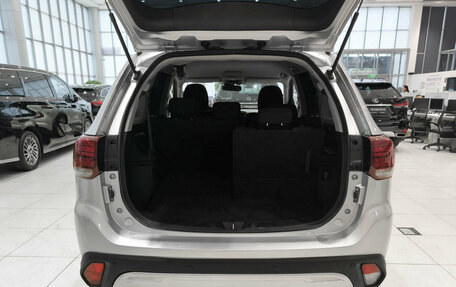 Mitsubishi Outlander III рестайлинг 3, 2020 год, 2 550 000 рублей, 14 фотография