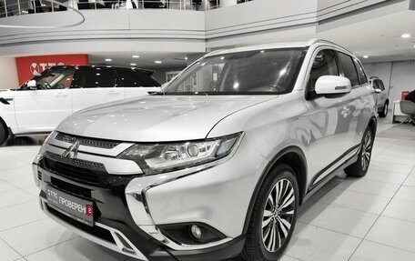 Mitsubishi Outlander III рестайлинг 3, 2020 год, 2 550 000 рублей, 2 фотография