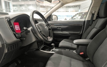 Mitsubishi Outlander III рестайлинг 3, 2020 год, 2 550 000 рублей, 20 фотография