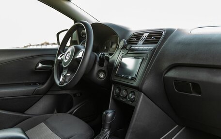 Volkswagen Polo VI (EU Market), 2013 год, 798 000 рублей, 30 фотография