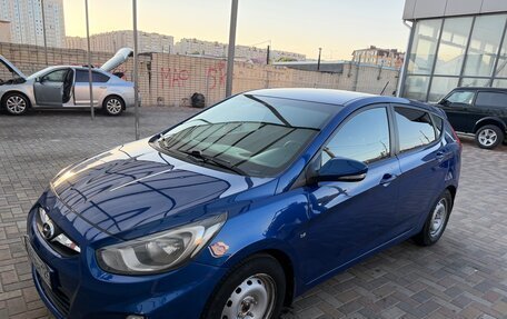 Hyundai Solaris II рестайлинг, 2012 год, 650 000 рублей, 3 фотография