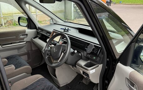 Honda Stepwgn IV, 2018 год, 1 800 000 рублей, 5 фотография