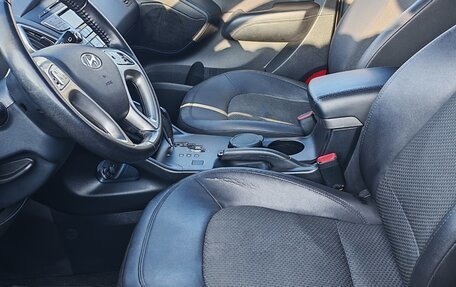 Hyundai ix35 I рестайлинг, 2012 год, 990 000 рублей, 10 фотография