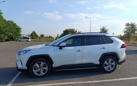 Toyota RAV4, 2022 год, 3 599 999 рублей, 4 фотография