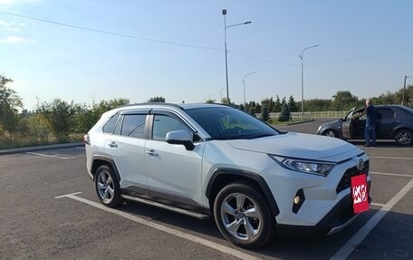 Toyota RAV4, 2022 год, 3 599 999 рублей, 2 фотография
