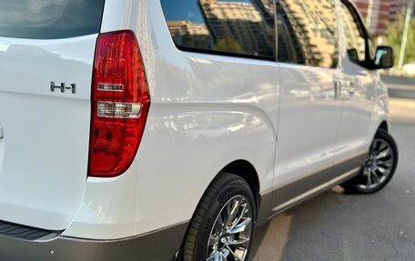 Hyundai H-1 II рестайлинг, 2016 год, 2 595 000 рублей, 21 фотография