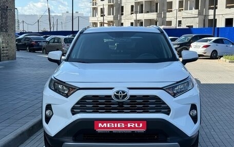 Toyota RAV4, 2020 год, 2 950 000 рублей, 2 фотография