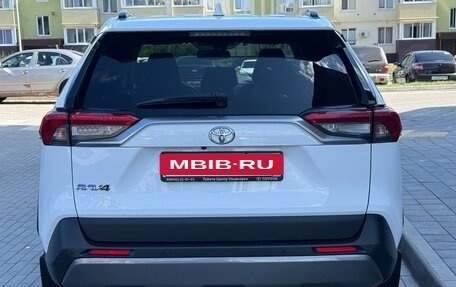 Toyota RAV4, 2020 год, 2 950 000 рублей, 4 фотография