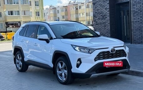 Toyota RAV4, 2020 год, 2 950 000 рублей, 3 фотография