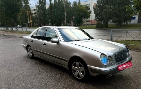Mercedes-Benz E-Класс, 1999 год, 300 000 рублей, 2 фотография