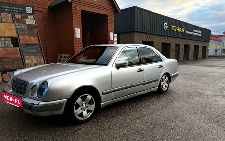 Mercedes-Benz E-Класс, 1999 год, 300 000 рублей, 3 фотография
