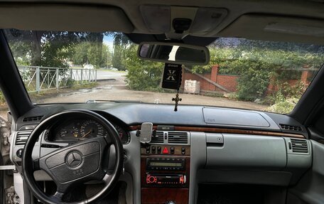 Mercedes-Benz E-Класс, 1999 год, 300 000 рублей, 7 фотография