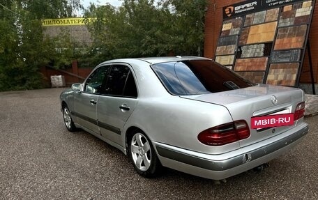 Mercedes-Benz E-Класс, 1999 год, 300 000 рублей, 4 фотография