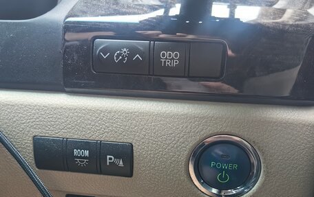 Toyota Vellfire I, 2012 год, 2 900 000 рублей, 28 фотография