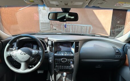 Infiniti QX70, 2016 год, 3 590 000 рублей, 15 фотография