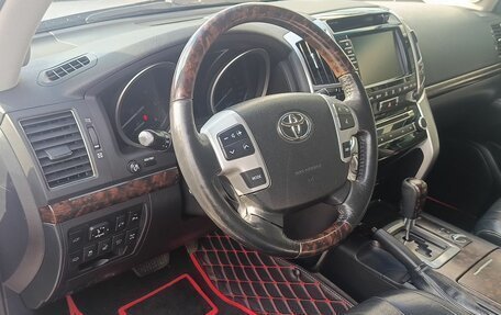 Toyota Land Cruiser 200, 2015 год, 4 099 000 рублей, 13 фотография